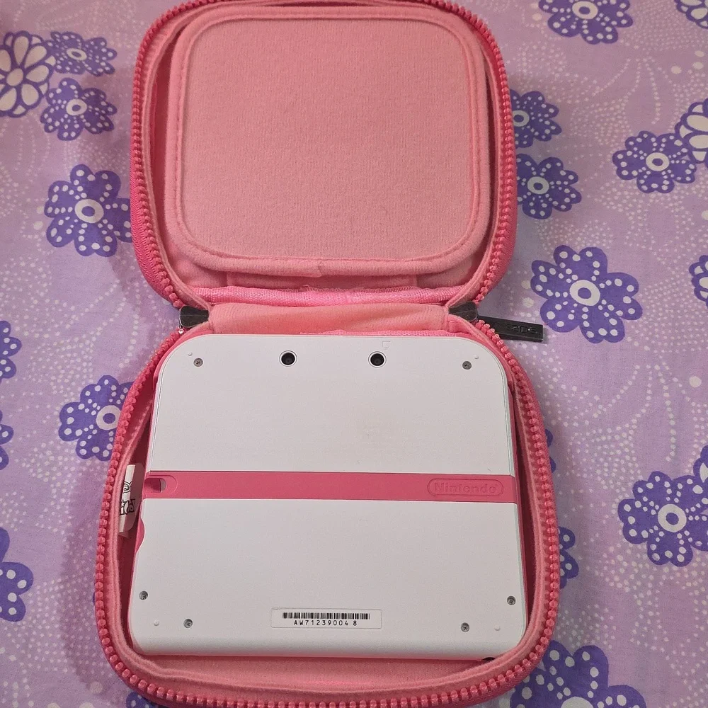 Limited Edition Disney Magical World 2DS and Case